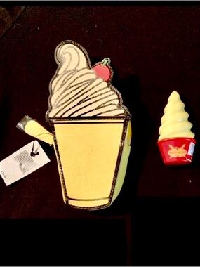 Disney Dole Whip Change Purse w/ magnet